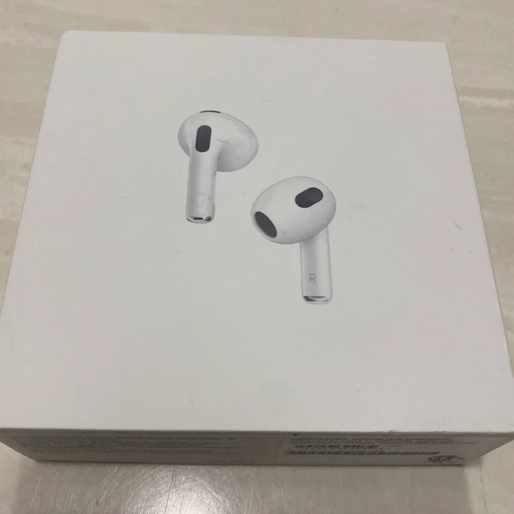 Apple White Wireless Earbuds